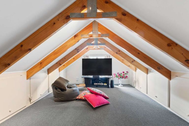 Photo of property in 424 Mangorei Road, Highlands Park, New Plymouth, 4312