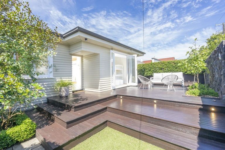 Photo of property in 15 Westmere Park Avenue, Westmere, Auckland, 1022