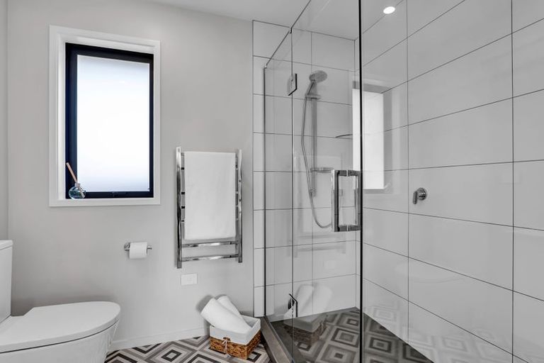 Photo of property in 1 Vogue Circle, Vogeltown, New Plymouth, 4310