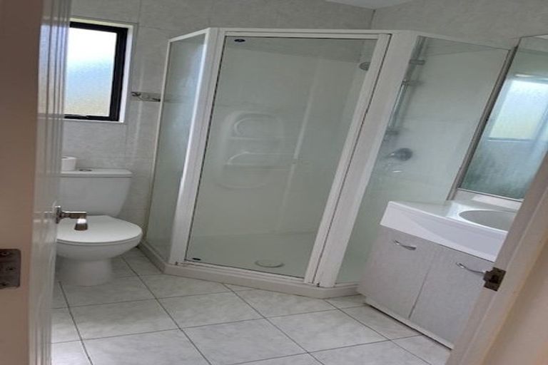 Photo of property in 35 Ballymore Drive, Pinehill, Auckland, 0632