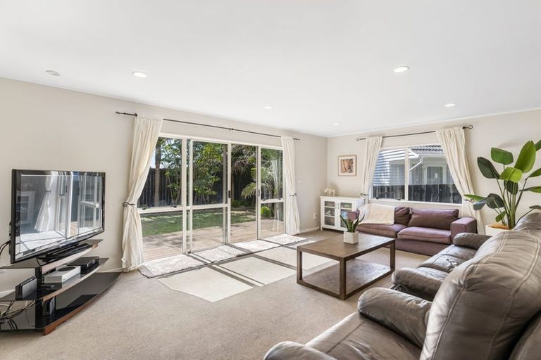 Photo of property in 2/13 Eversleigh Road, Belmont, Auckland, 0622