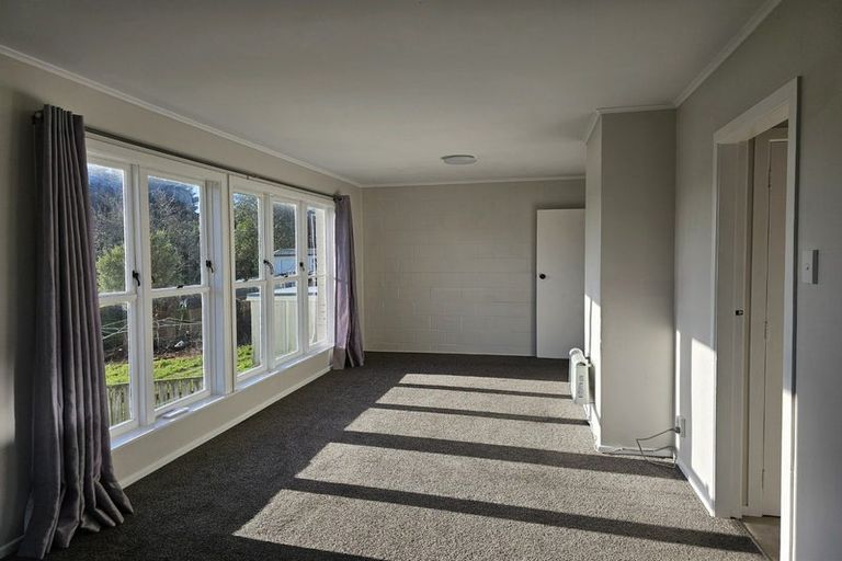 Photo of property in 20a-b Kokiri Crescent, Waitangirua, Porirua, 5024