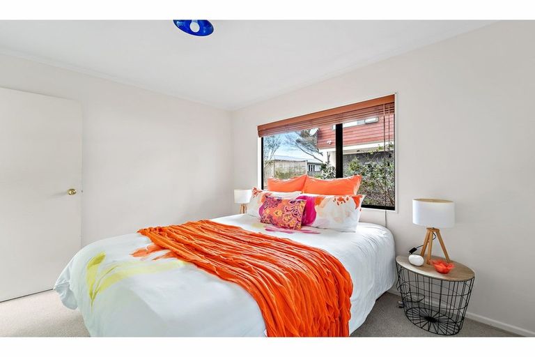 Photo of property in 2/5 Anne Road, Hillcrest, Auckland, 0627