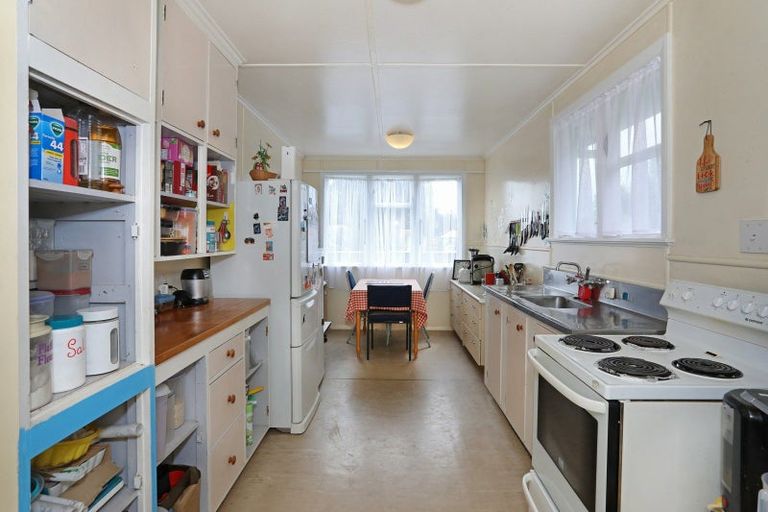 Photo of property in 22 Barton Street, Marton, 4710