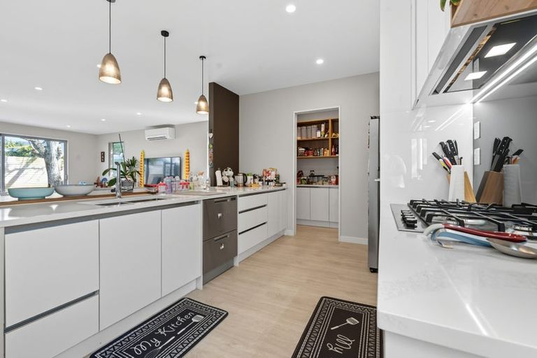 Photo of property in 32b Tirimoana Road, Te Atatu South, Auckland, 0602