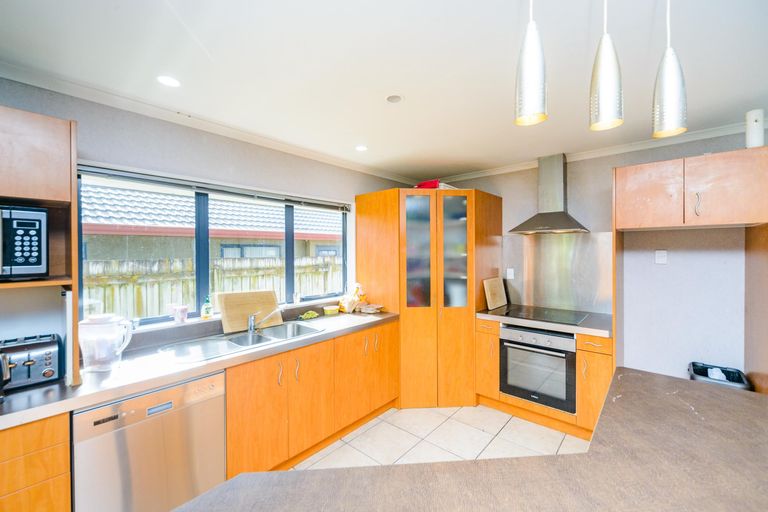 Photo of property in 114 Ruapehu Drive, Fitzherbert, Palmerston North, 4410