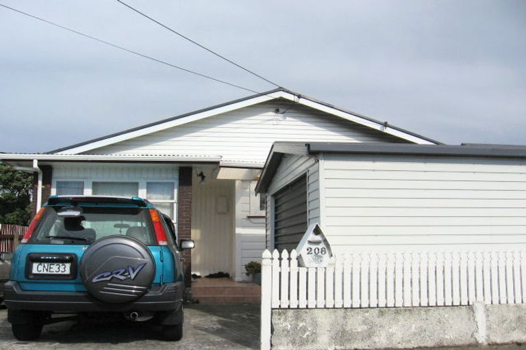 Photo of property in 208 Coutts Street, Rongotai, Wellington, 6022