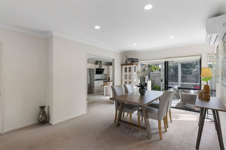 Photo of property in 22 The Esplanade, Eastern Beach, Auckland, 2012