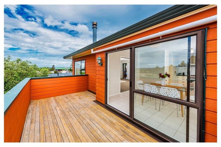Photo of property in 15 Clearview Heights, Ranui, Auckland, 0612