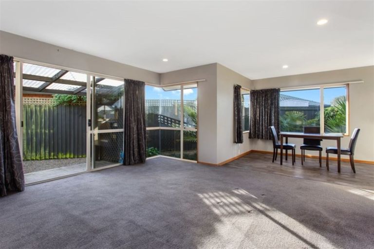Photo of property in 2/28 Kirsten Place, Parklands, Christchurch, 8083