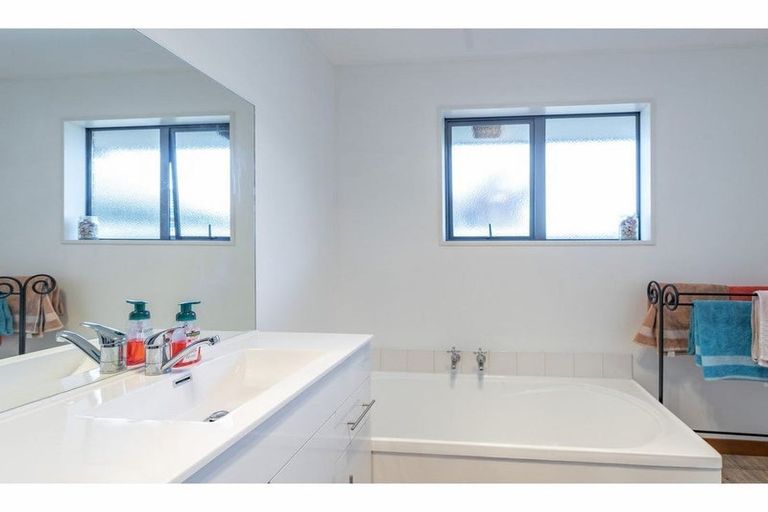 Photo of property in 15 Bunting Place, Woodend, 7610