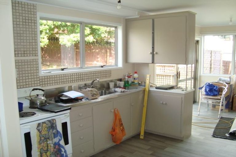 Photo of property in 52 Hartley Terrace, Massey, Auckland, 0614