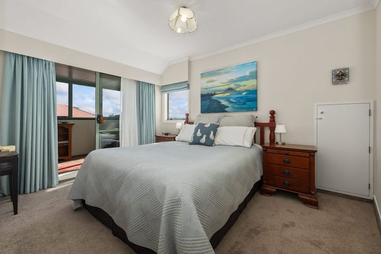 Photo of property in 16 Cranbrook Grove, Waikanae, 5036