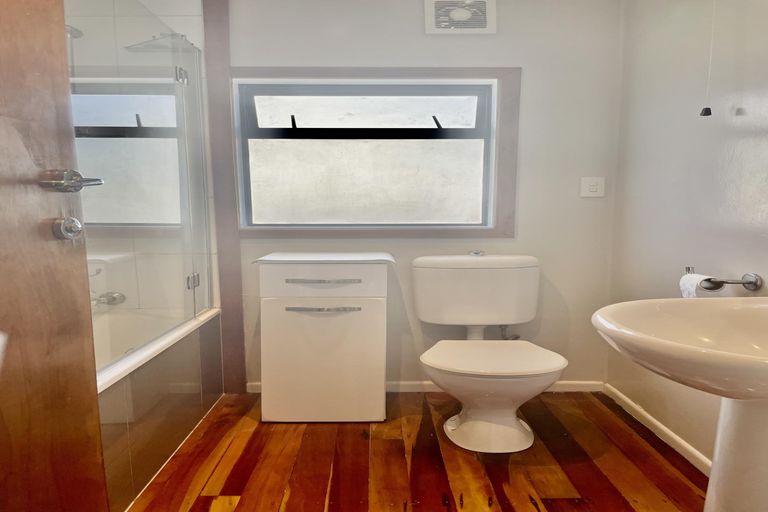 Photo of property in 164 Browns Bay Road, Murrays Bay, Auckland, 0630