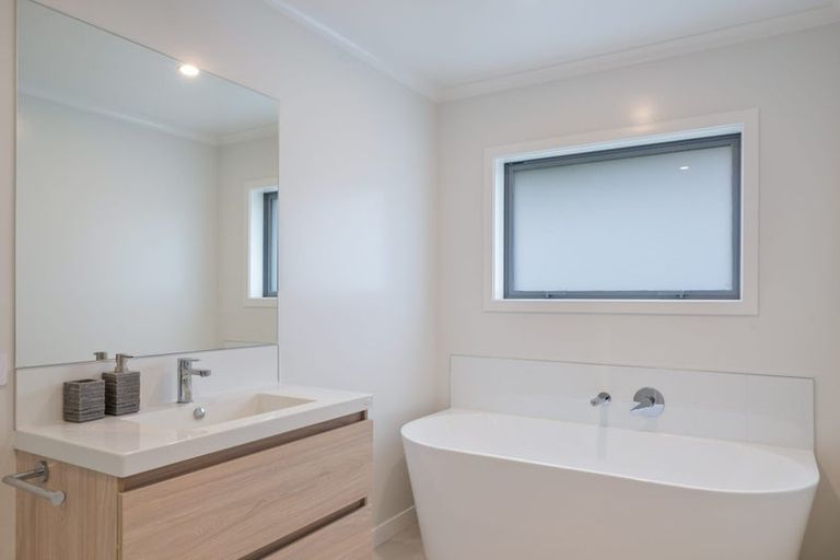 Photo of property in 55 Seagrass Place, Otaki Beach, Otaki, 5512