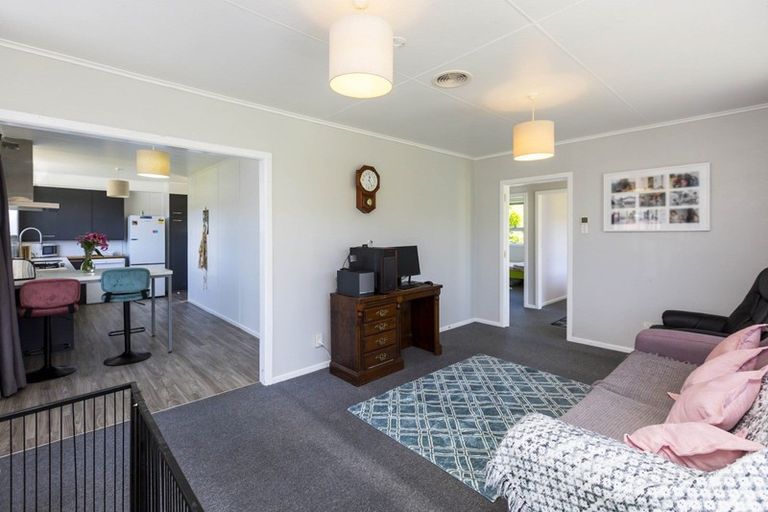 Photo of property in 51 Blueberry Grove, Timberlea, Upper Hutt, 5018