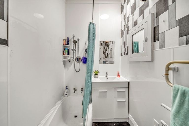 Photo of property in 27 Wills Street, Balaclava, Dunedin, 9011