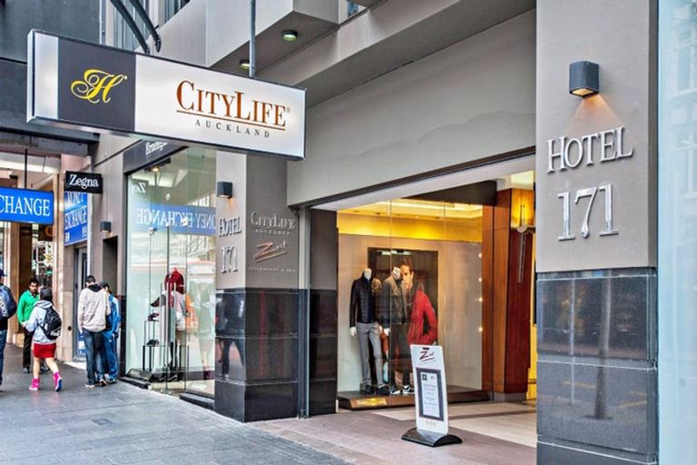 Photo of property in 6 Lancelot Road, Orewa, 0931