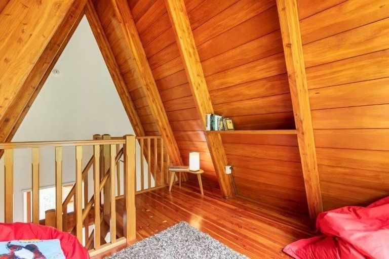 Photo of property in 36 Titirangi Beach Road, Titirangi, Auckland, 0604