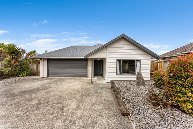 Photo of property in 29 James Nairn Grove, Riverstone Terraces, Upper Hutt, 5018