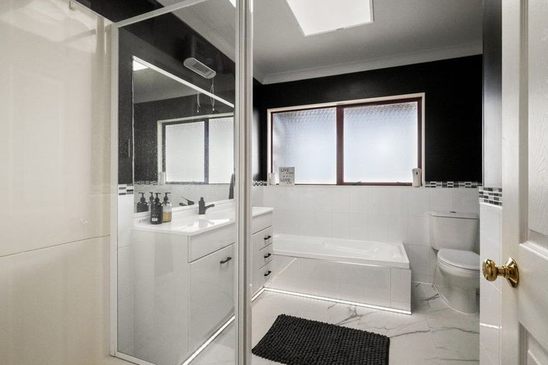 Photo of property in 12 Channel View Road, Clarks Beach, Pukekohe, 2679