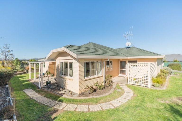 Photo of property in 8 Shakespeare Way, Kelvin Grove, Palmerston North, 4414