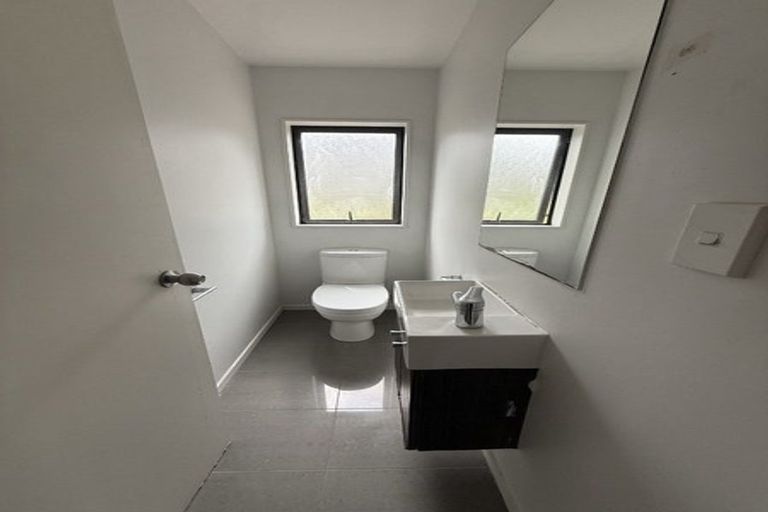 Photo of property in 27g Rehia Road, Massey, Auckland, 0614