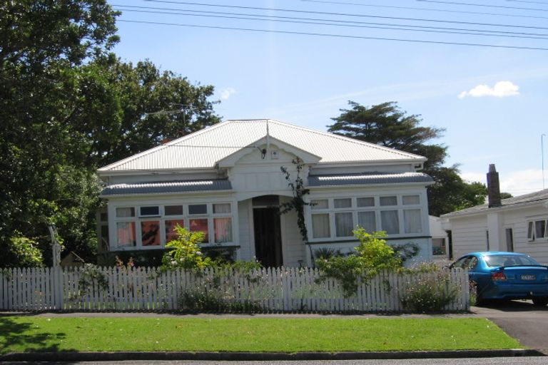 Photo of property in 7 William Bond Street, Stanley Point, Auckland, 0624