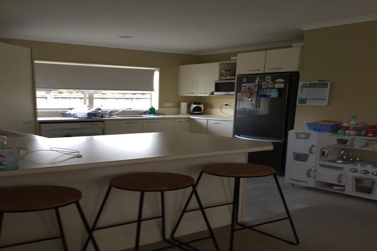 Photo of property in 16 Reremanu Place, Weymouth, Auckland, 2103