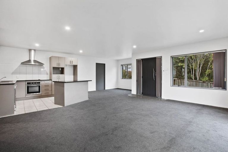Photo of property in 8 Vino Cina Heights, Ranui, Auckland, 0612