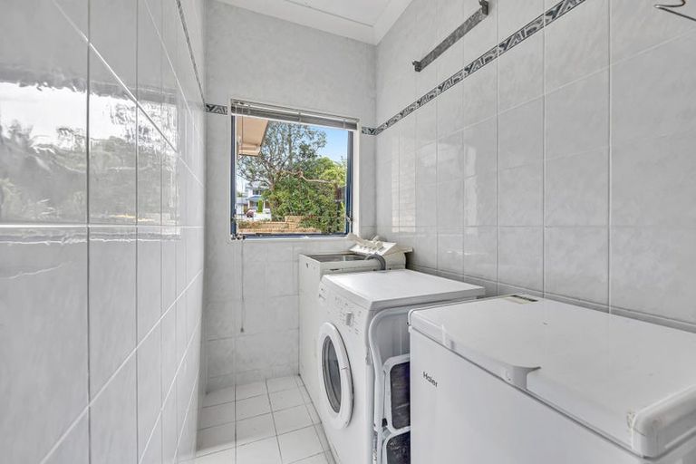 Photo of property in 19 Belleaire Court, West Harbour, Auckland, 0618