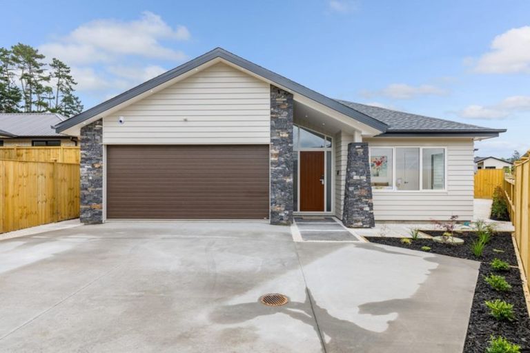 Photo of property in 8 Konoba Avenue, Kumeu, 0810