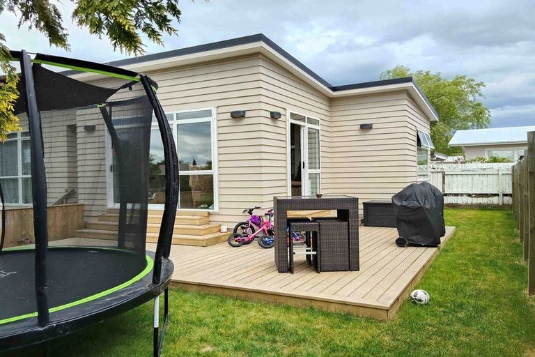 Photo of property in 10 Cohen Place, Milson, Palmerston North, 4414