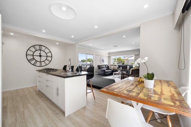 Photo of property in 83 Ridge Road, Howick, Auckland, 2014