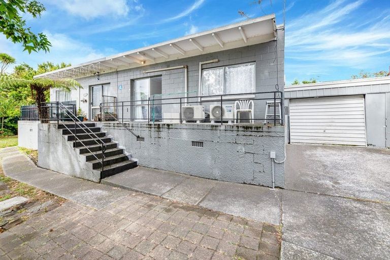 Photo of property in 4/92 Titirangi Road, New Lynn, Auckland, 0600