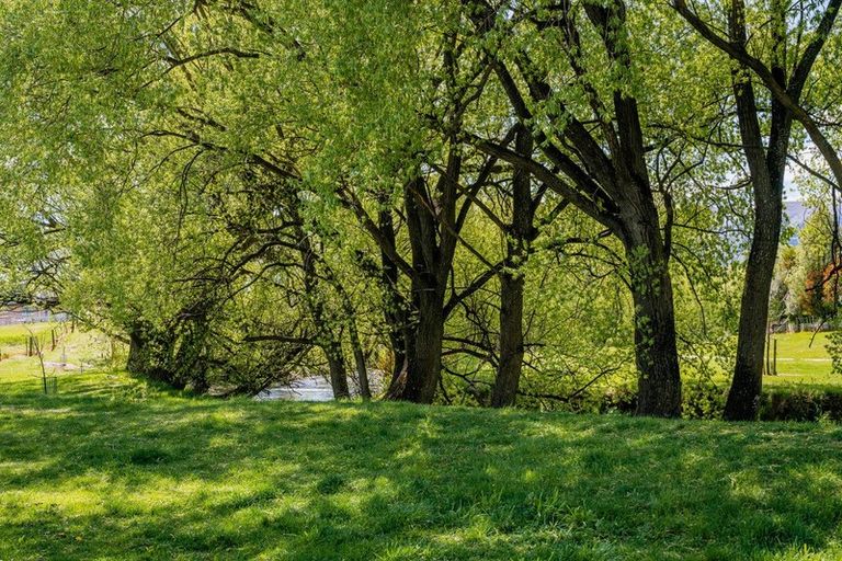 Photo of property in 135 Main Road, Luggate, Cromwell, 9383