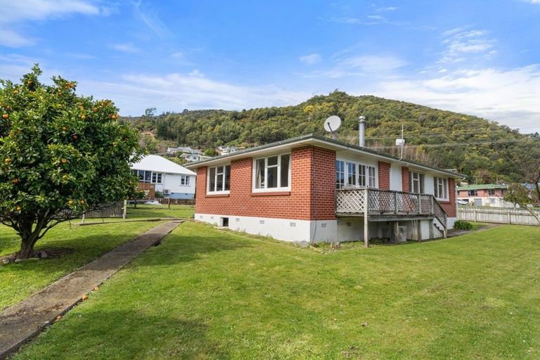 Photo of property in 8a Otago Street, Picton, 7220