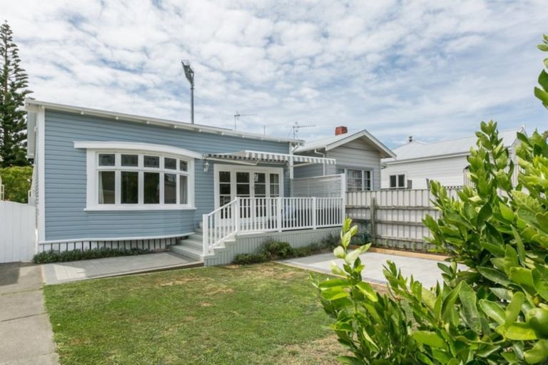 Photo of property in 137 Vigor Brown Street, Napier South, Napier, 4110