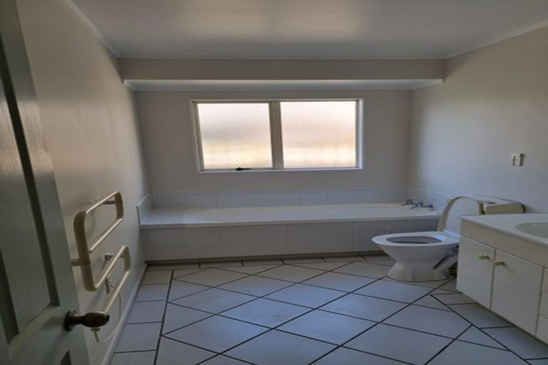 Photo of property in 1/7 Thurston Place, Bucklands Beach, Auckland, 2012