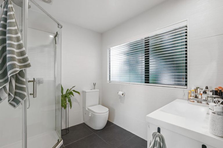 Photo of property in 15a Teal Crescent, Beach Haven, Auckland, 0626