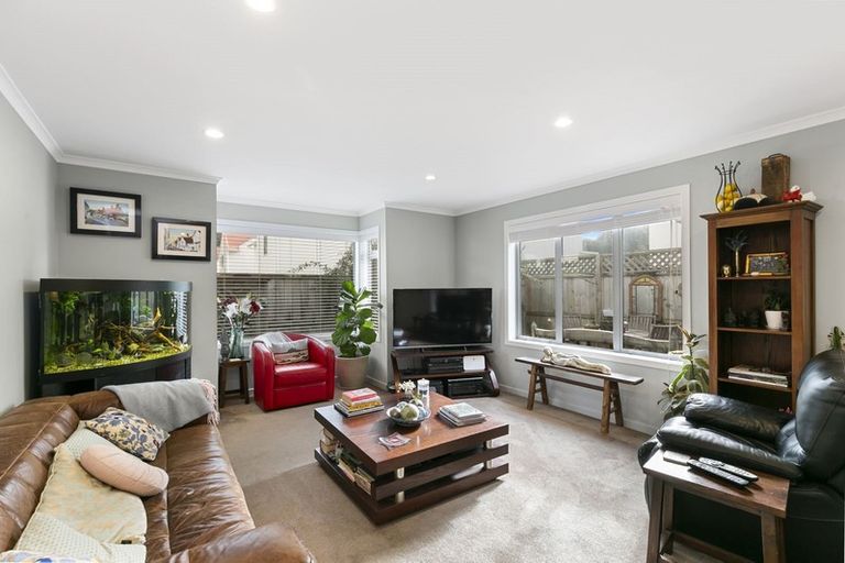 Photo of property in 2/6 The Parade, Island Bay, Wellington, 6023