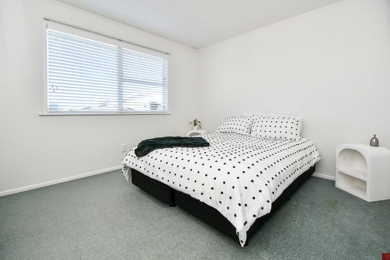 Photo of property in 5 Grimshaw Place, Henderson, Auckland, 0612