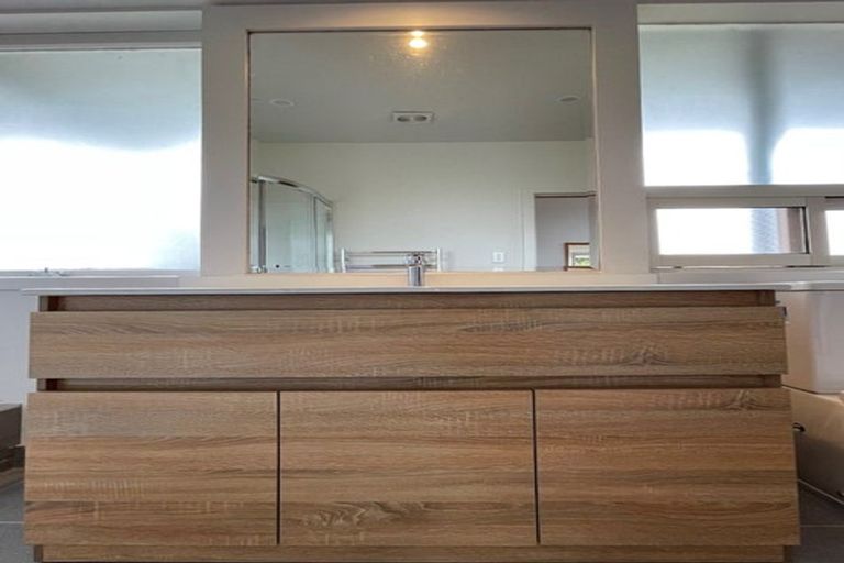 Photo of property in 71 Tiroroa Avenue, Te Atatu South, Auckland, 0610