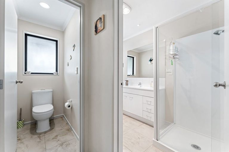 Photo of property in 40 Rivervale Grove, Stanmore Bay, Whangaparaoa, 0932