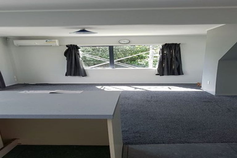 Photo of property in 15 Caspian Close, New Lynn, Auckland, 0600