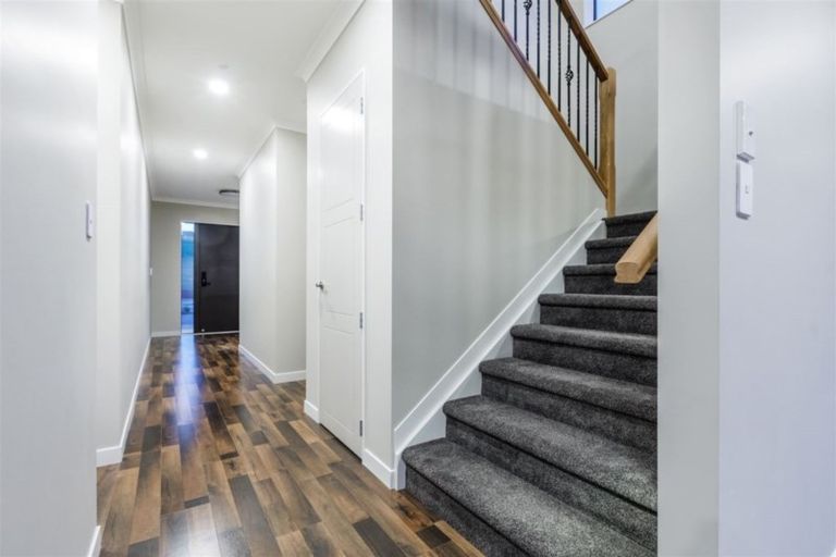 Photo of property in 17 Tawatawa Street, Long Bay, Auckland, 0630