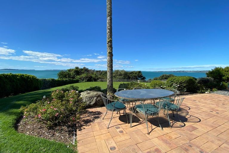 Photo of property in 18 Burford Place, Mellons Bay, Auckland, 2014