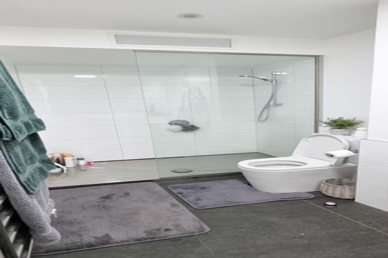 Photo of property in 2/83 Hinemoa Street, Birkenhead, Auckland, 0626