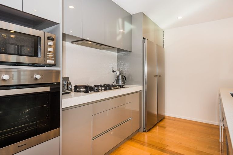 Photo of property in 6a Mchardy Place, Glenfield, Auckland, 0627