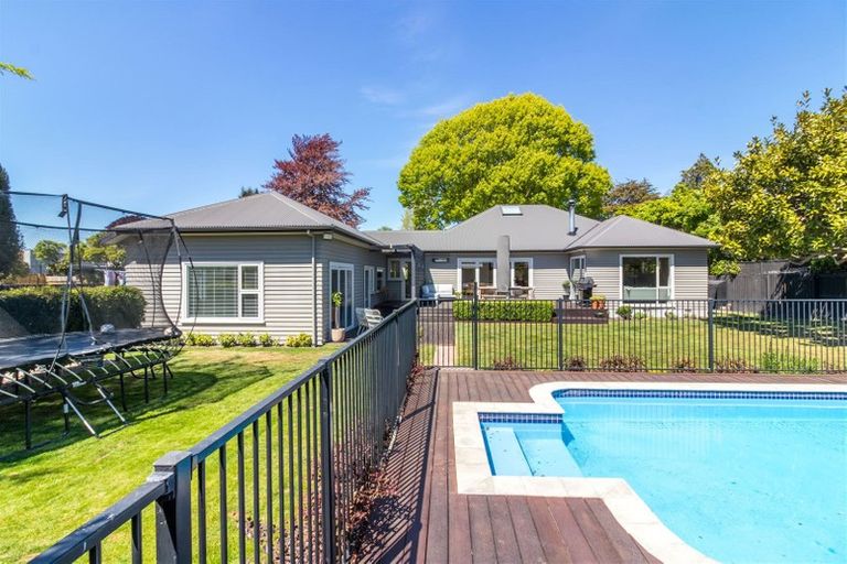 Photo of property in 36 Bryndwr Road, Fendalton, Christchurch, 8052